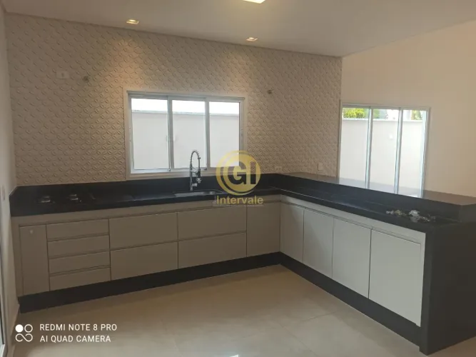 Casa de 155 m², com 3 dormitórios (1 suíte), 4 vagas, área gourmet, móveis planejados, ar-