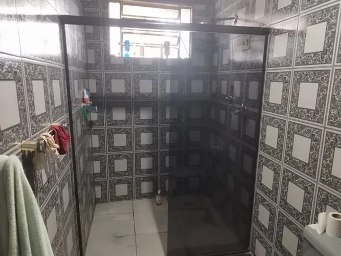? Box de Vidro para Banheiro - Estrutura Completa (Falta 1 Folha de Vidro)