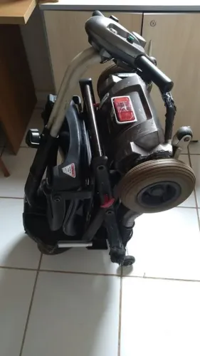 Cadeira scooter Elétrica/ motorizada dobrável