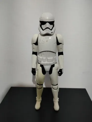 Boneco de 30 cm do Stormtrooper da Primeira Ordem - Hasbro