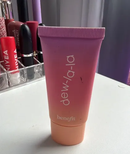 Iluminador líquido benefit dew-la-la cor Luna