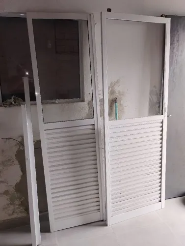 Vendo porta de alumínio de correr