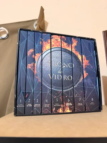 Box Trono de Vidro (acompanha pôster e marcadores)