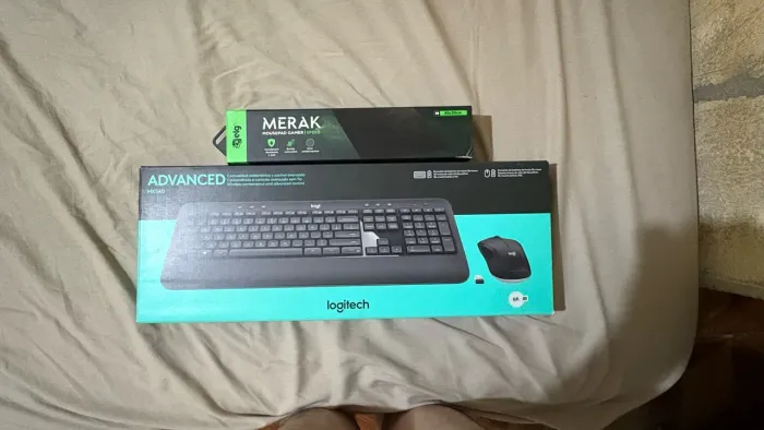 Kit teclado e mouse sem fio Logitech e Mousepad Elg