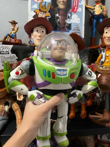 (Reservado) Buzz Lightyear controle total em português Toy Story