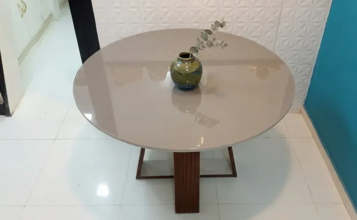 Mesa de Jantar Redonda Tampo Laca com Vidro e Base em Madeira (Ótimo Estado)