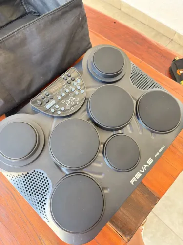 Bateria Eletrônica REVAS PD-350 Completa + Case | R$ 1.200