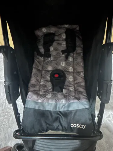 Carrinho de bebê - Marca Cosco