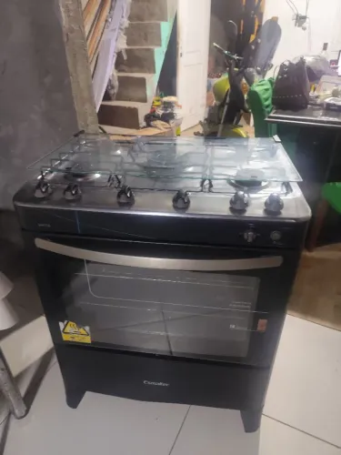 Vendo um fogão de 5 bocas elétrico.esmaltec tudo funcionando normalmente *)9806624