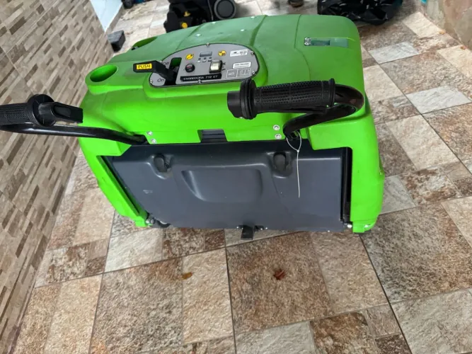 Varredeira profissional muito nova