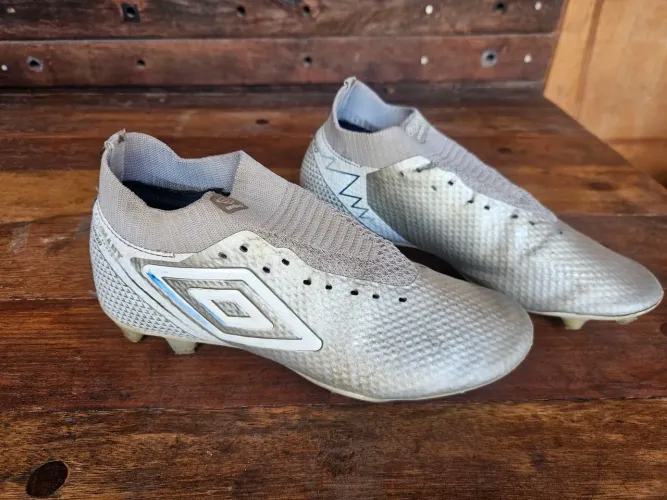 Chuteira Umbro
