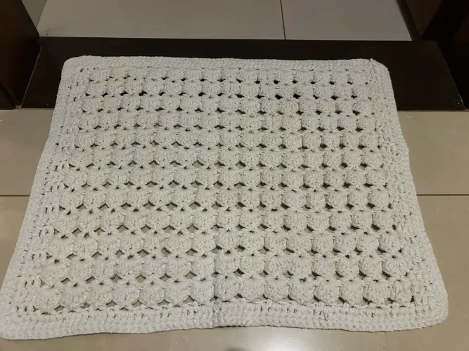 Vendo lindos tapetes de crochê cor crua super novos e com pontos lindos 