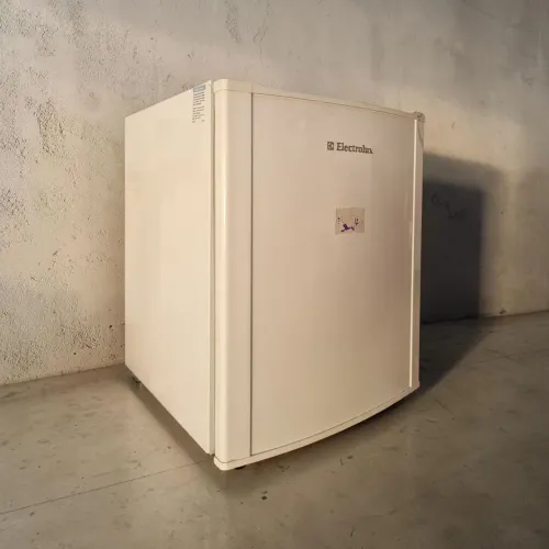 FRIGOBAR ELETROLUX ? PRIMEIRO QUE BUSCAR LEVA!