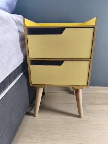 Mesa de Cabeceira Retrô Amarela com Duas Gavetas - MDF