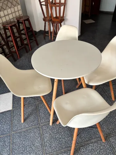 Mesa c/ 4 cadeiras
