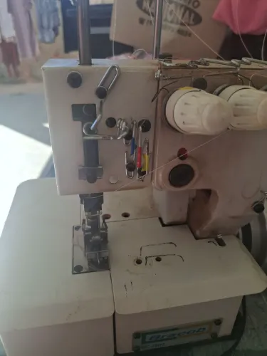 Máquina de Costura Galoneira 03 agulhas