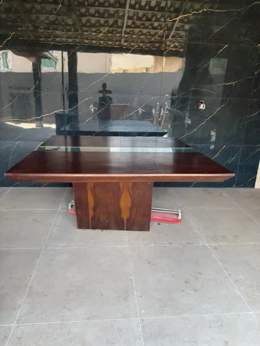 Mesa de jantar com aparador