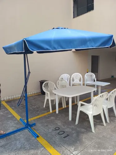 Kit ombrelone mesa e cadeiras