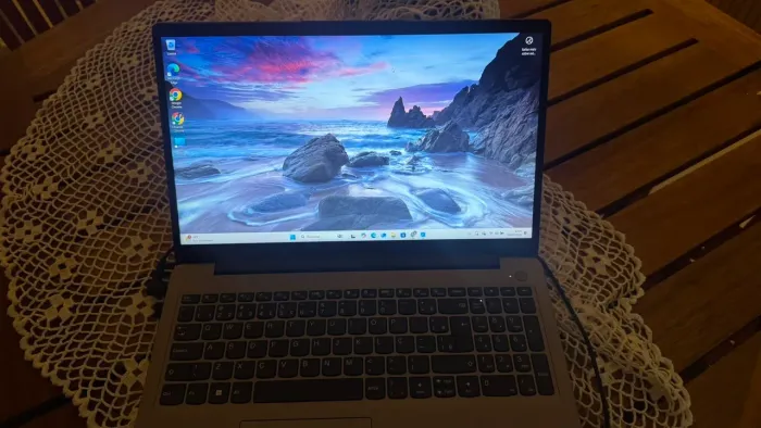 Lenovo IdeaPad 3 com Ryzen 5 5500U