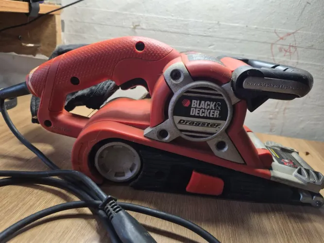 Lixadeira de cinta Black & Decker 720w 127 volts