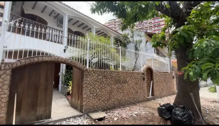 BS IMOBILIÁRIA VENDE! Triplex de Alto Padrão 7 Quartos | 4 Suítes | 4 Vagas | Santa Rosa