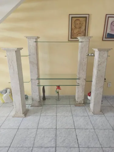 Estante Mármore e vidro