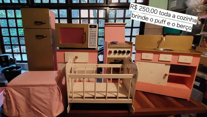 Jogo de cozinha em MDF para casa de boneca