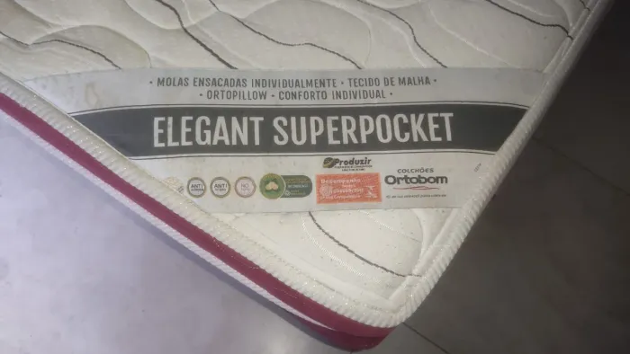 Cama box de casal com colchão com molas ensacadas 