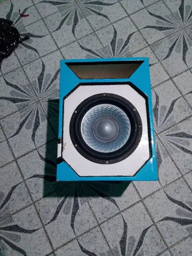 Caixa de grave de 12 Sub já com a pintura só pega e usa  jo com o grave de 12 Sub 