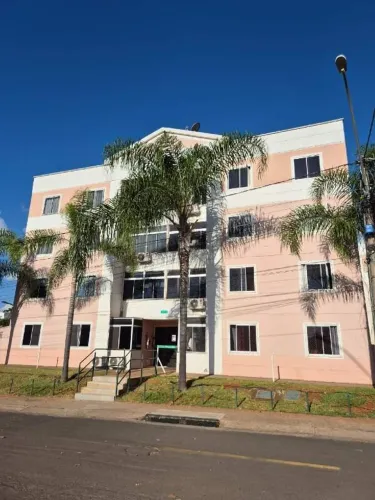 Apartamento Térreo de 2 Quartos para Aluguel no Jardim Botânico  R$ 2.000,00