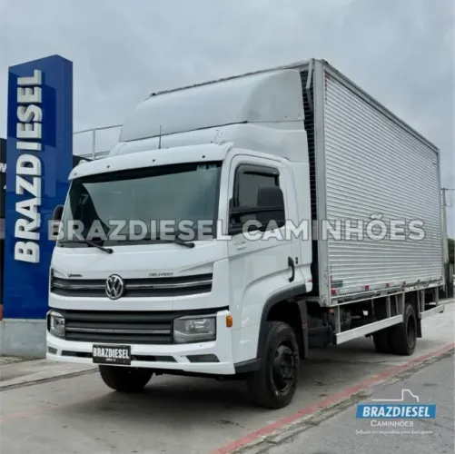 Vw 11.180 ano 2024, baú de 6,20m, esta com baixo km