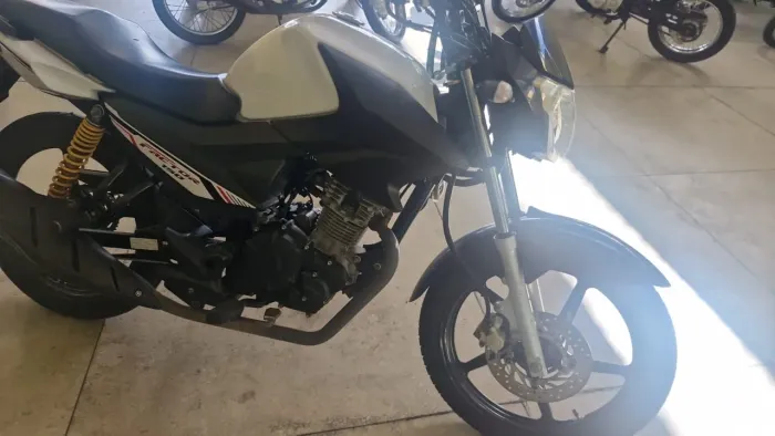 Vendo Yamaha factor branca 2022/2023.