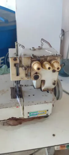 Máquina de costura semi industrial