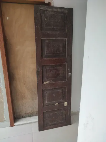Porta madeira maciça almofadada<br>1,90 x 60cm 