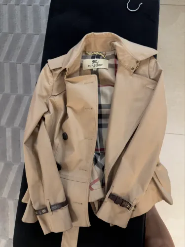 Casaco burberry modelo curto