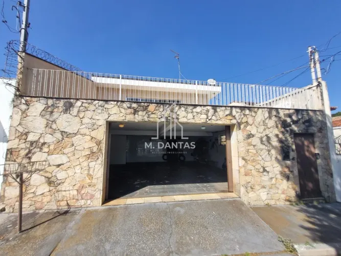 Casa em Interlagos com 03 quartos e 04 vagas