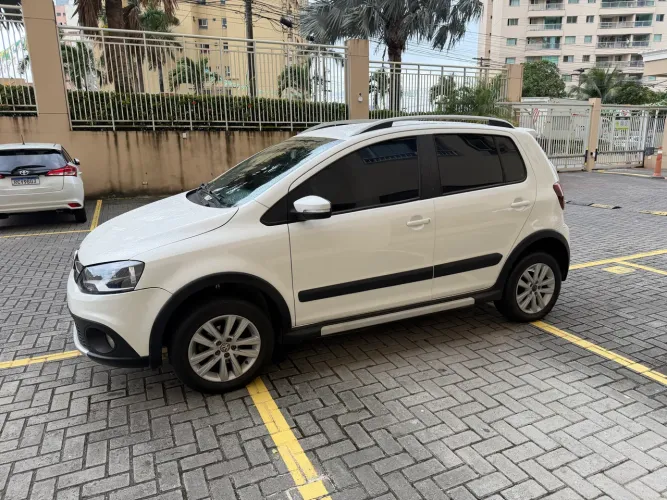 Volkswagen Crossfox 1.6 MI Total Flex 8V 5P 2013