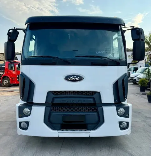 Passo a dívida,Ford Cargo 1319 plataforma ano 2014