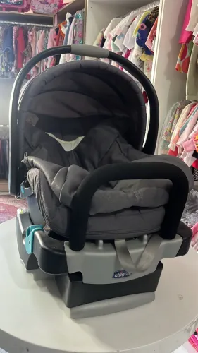 Bebê conforto + base Chicco