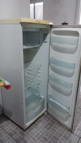 Fogão e geladeira funcionando perfeitamente 