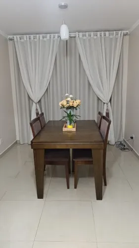 Vendo 4 cadeiras e 01 mesa R$ 800,00