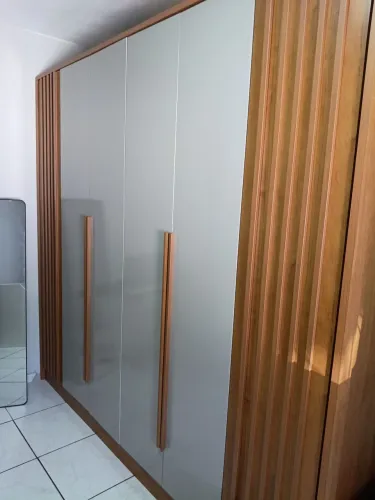 Guarda roupa 6 portas