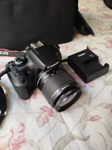 Canon T6 Estado de nova! Com bateria lente do kit e bolsa.