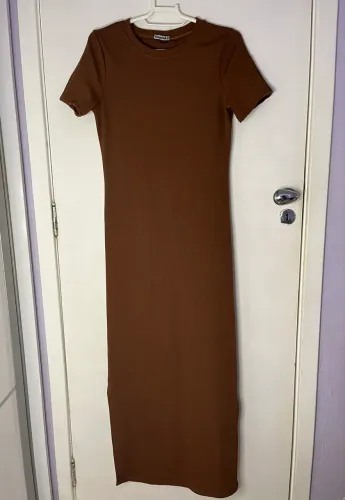 Vestido midi canelado