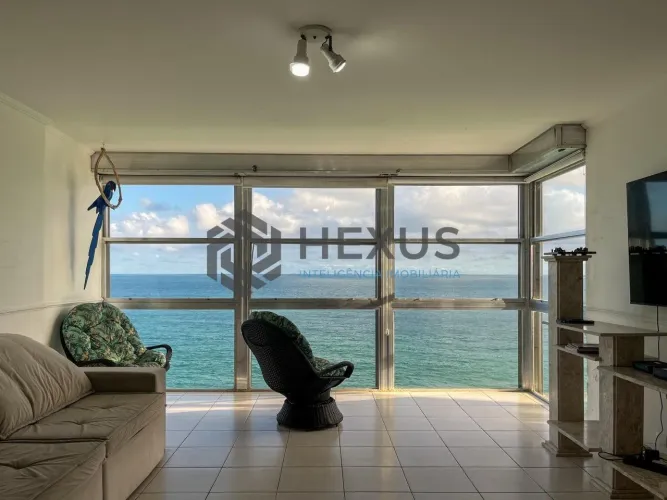 Apartamento reformado frente mar na Praia das Pitangueiras, Guaruja