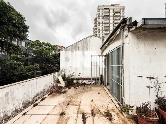 CASA DE RUA TRIPLEX EM BOTAFOGO/HUMAITÁ PARA COMERCIAL