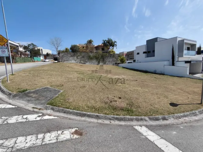 Oportunidade - Terreno em Condomínio - Condomínio Monte Carlo - Urbanova - 657m².