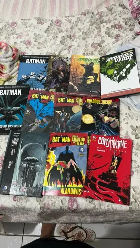 Lote hq batman arqueiro verde e constatine