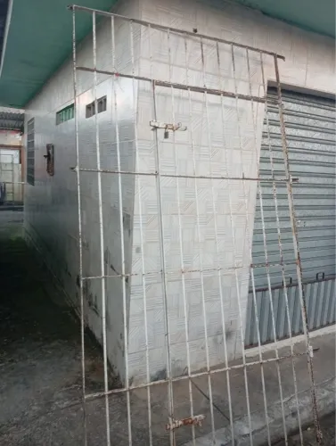 Grade com portão seminova medidas 1,45 x 1,33