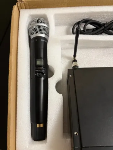 Microfone Shure Beta 58A sem fio + receptor Shure SLX4